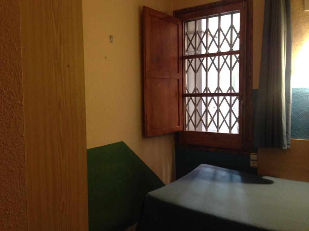Pension Bertolin Барселона Екстер'єр фото